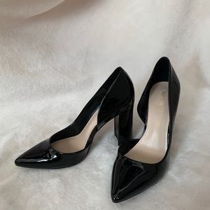 Black patent leather pointed toe pumps
